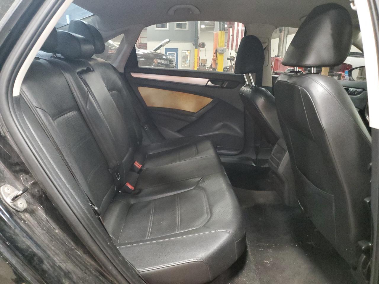 2012 VOLKSWAGEN Passat