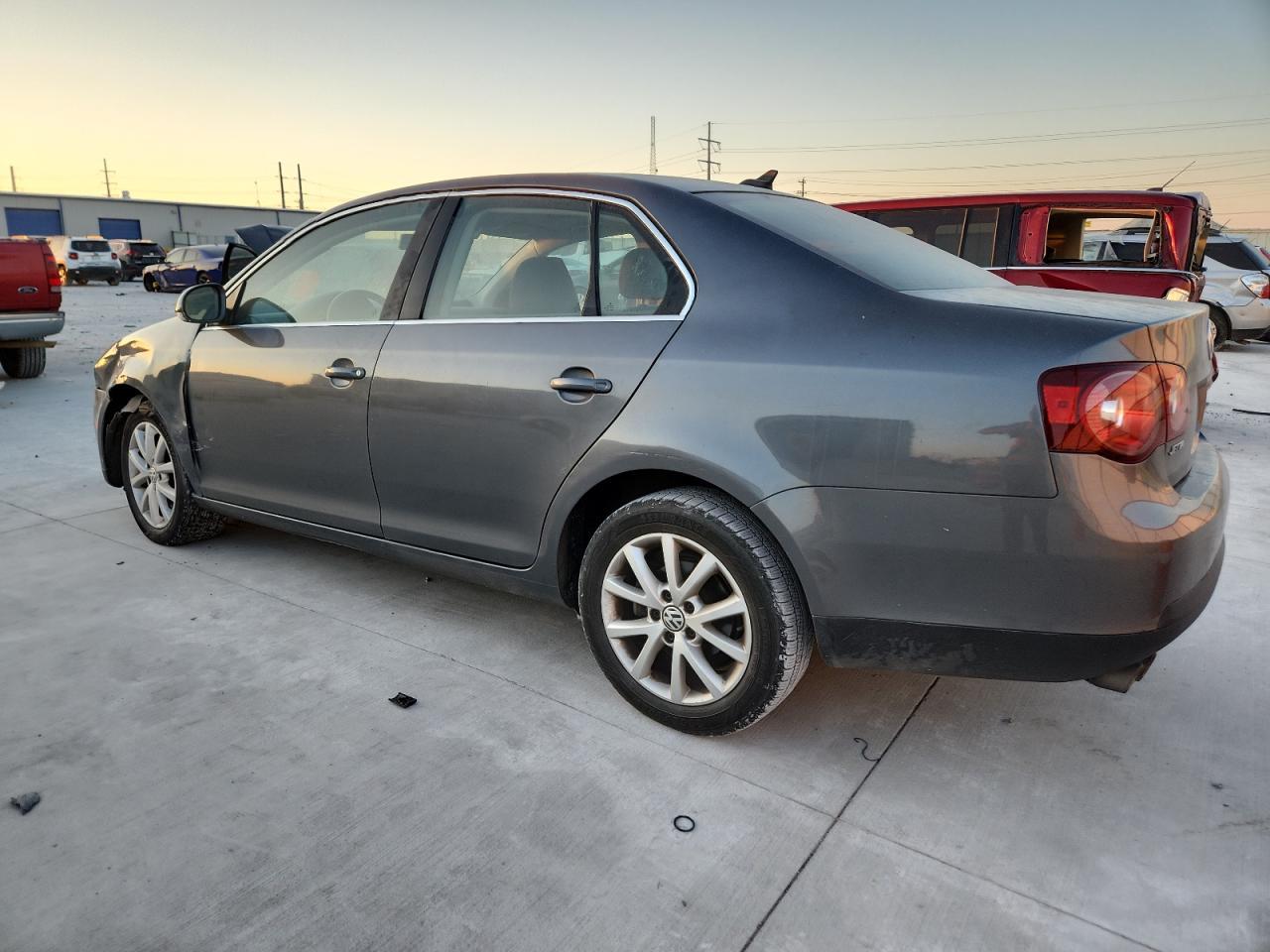 2010 VOLKSWAGEN JETTA