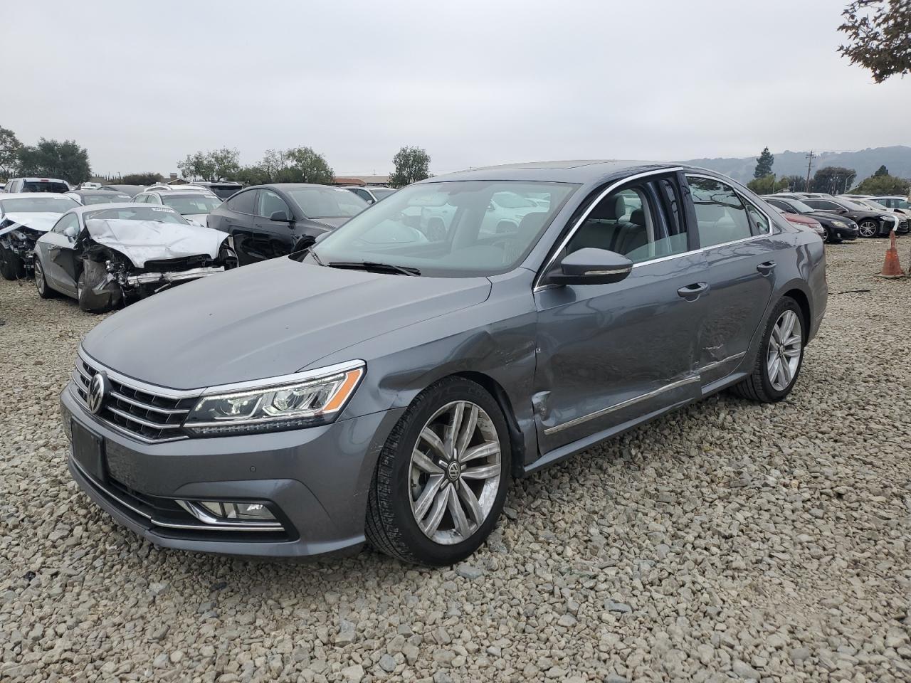 2017 VOLKSWAGEN Passat