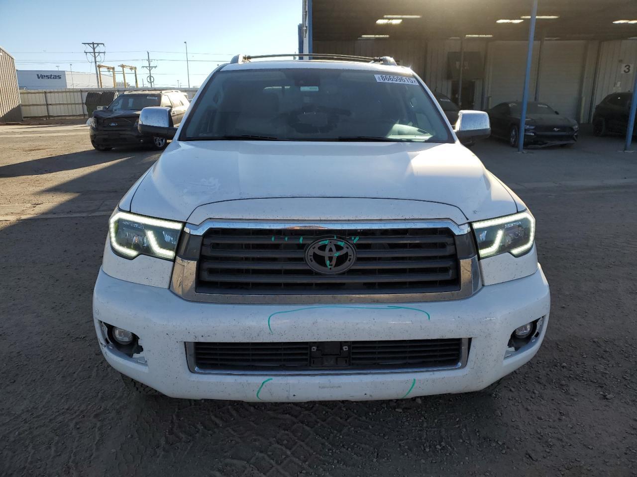 2018 TOYOTA Sequoia