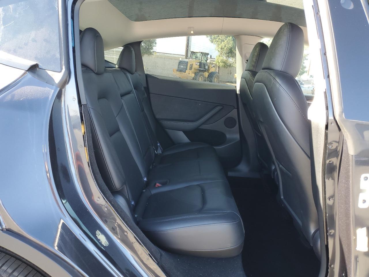 2025 TESLA MODEL Y