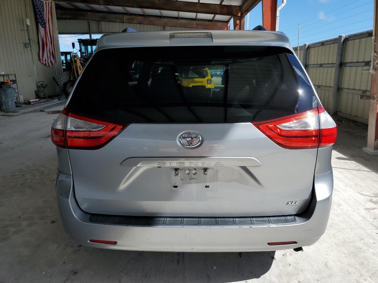 2017 TOYOTA SIENNA