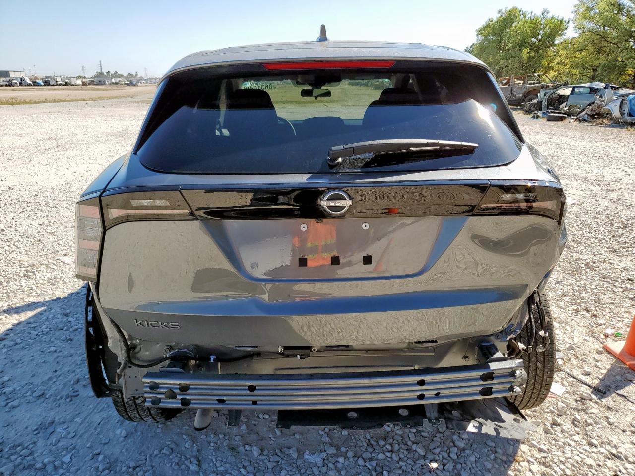 2025 NISSAN KICKS