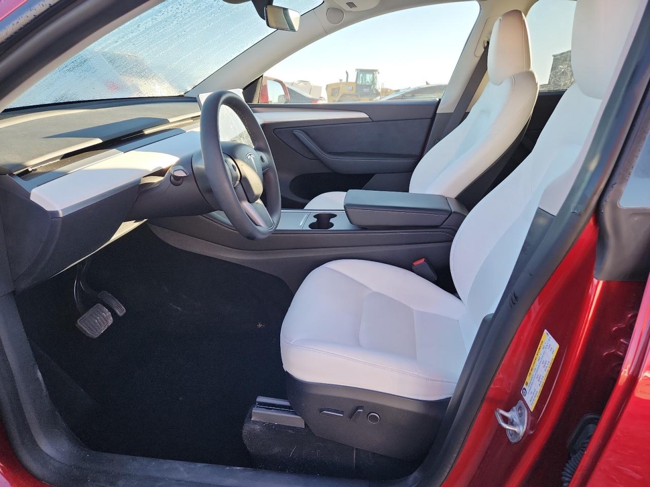 2025 TESLA MODEL Y