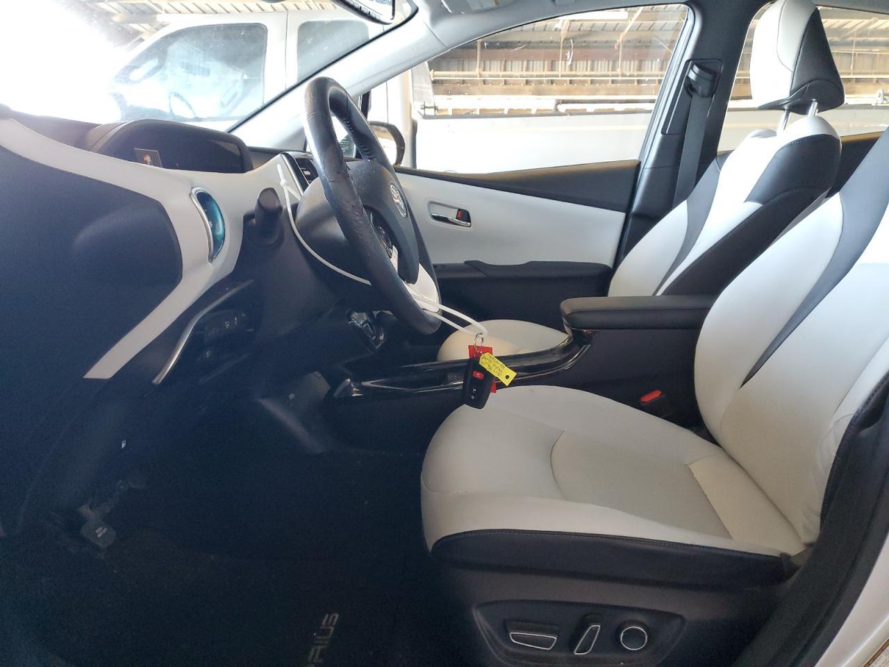 2017 TOYOTA PRIUS