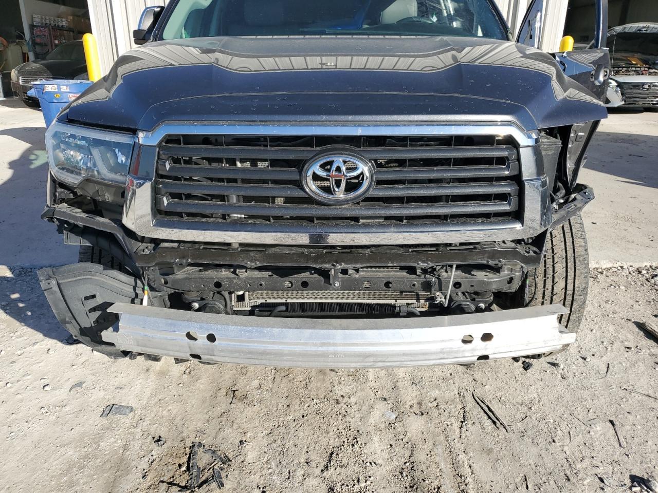 2021 TOYOTA Sequoia