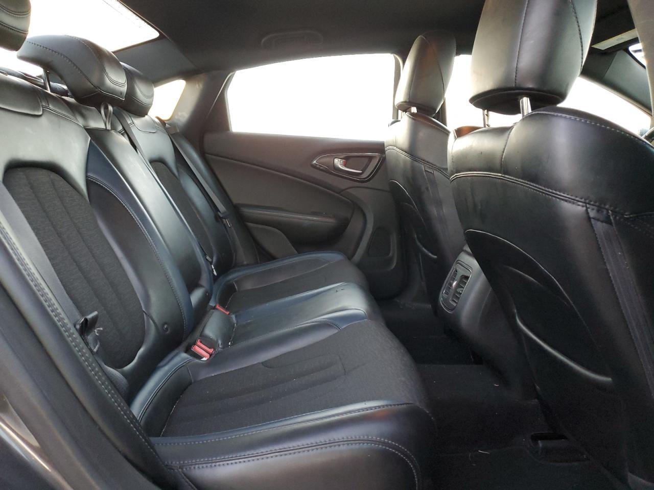 2015 CHRYSLER 200