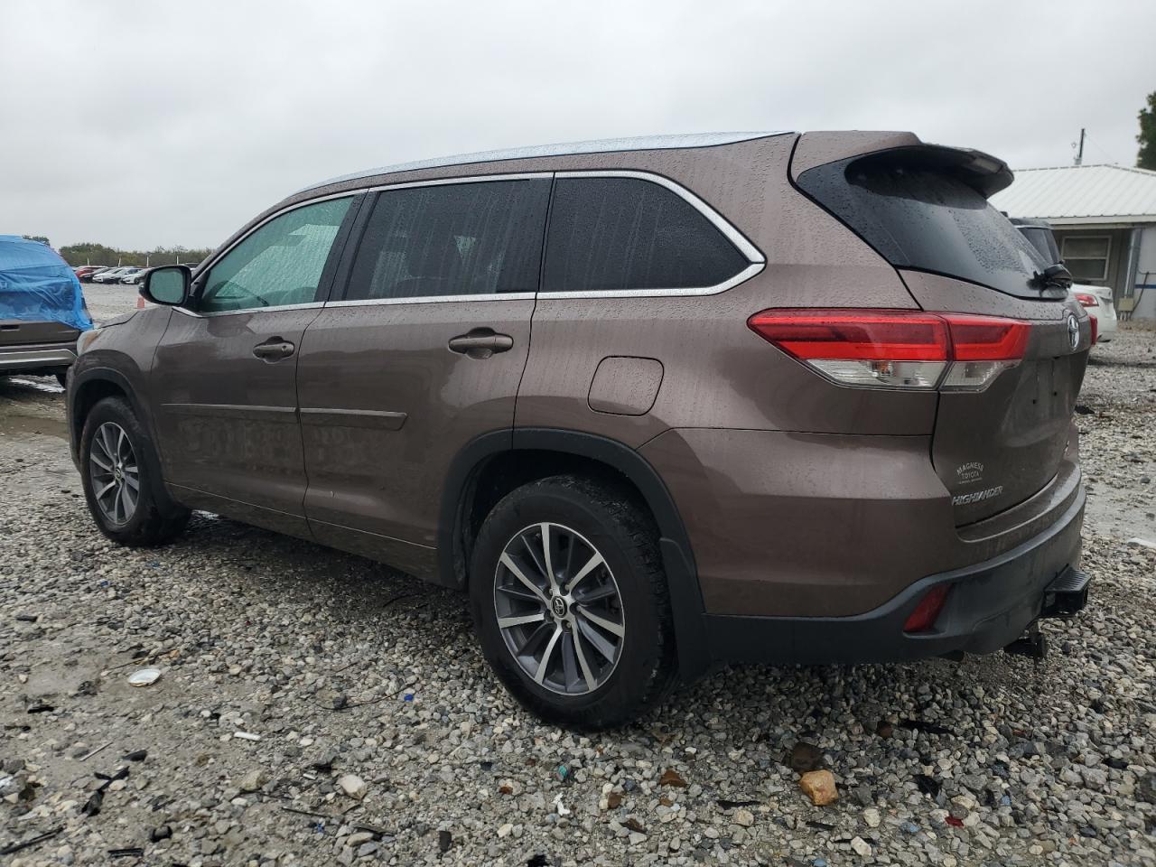2017 TOYOTA HIGHLANDER