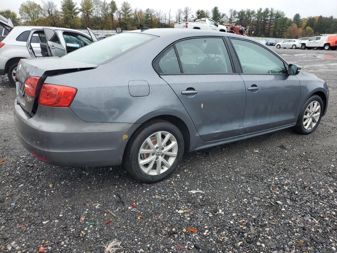 2011 VOLKSWAGEN JETTA