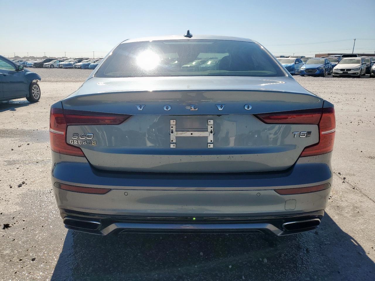2021 VOLVO S60