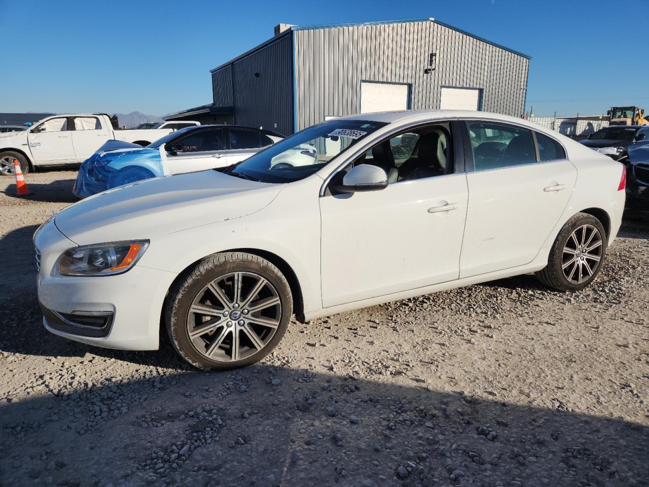 2017 VOLVO S60