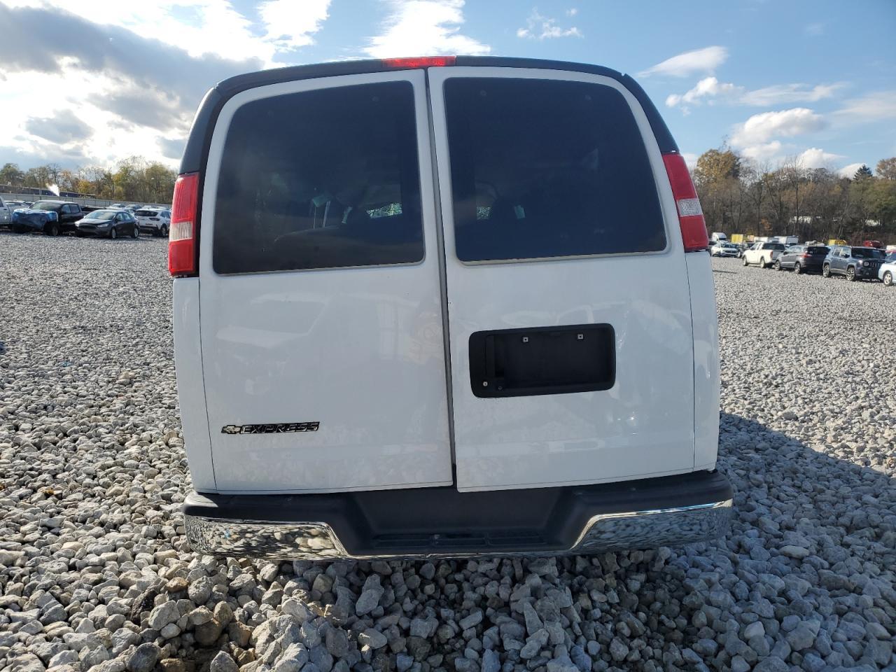 2017 CHEVROLET Express 3500