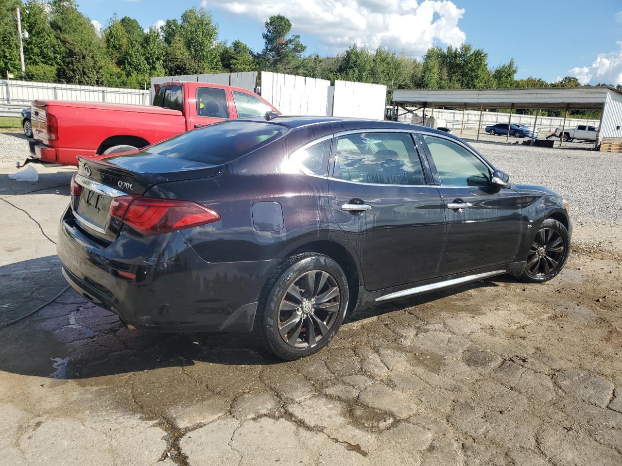 2015 INFINITI Q70