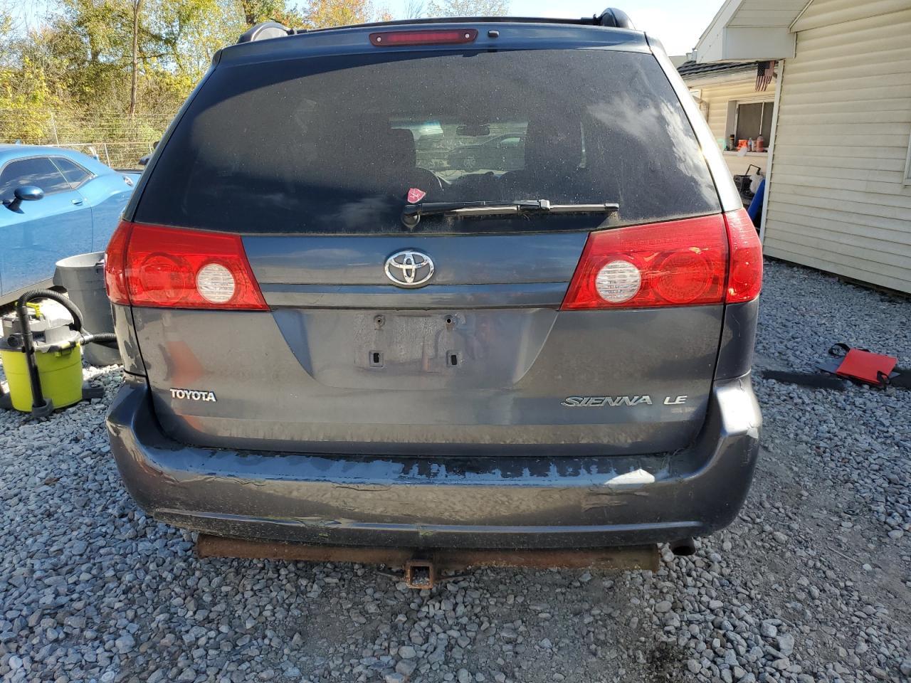 2009 TOYOTA SIENNA