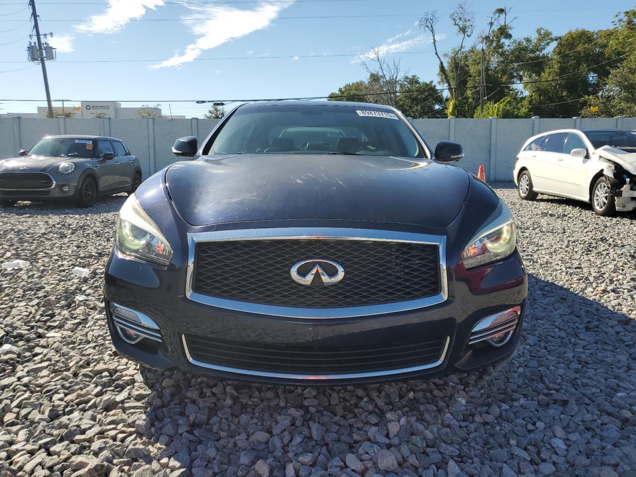 2016 INFINITI Q70