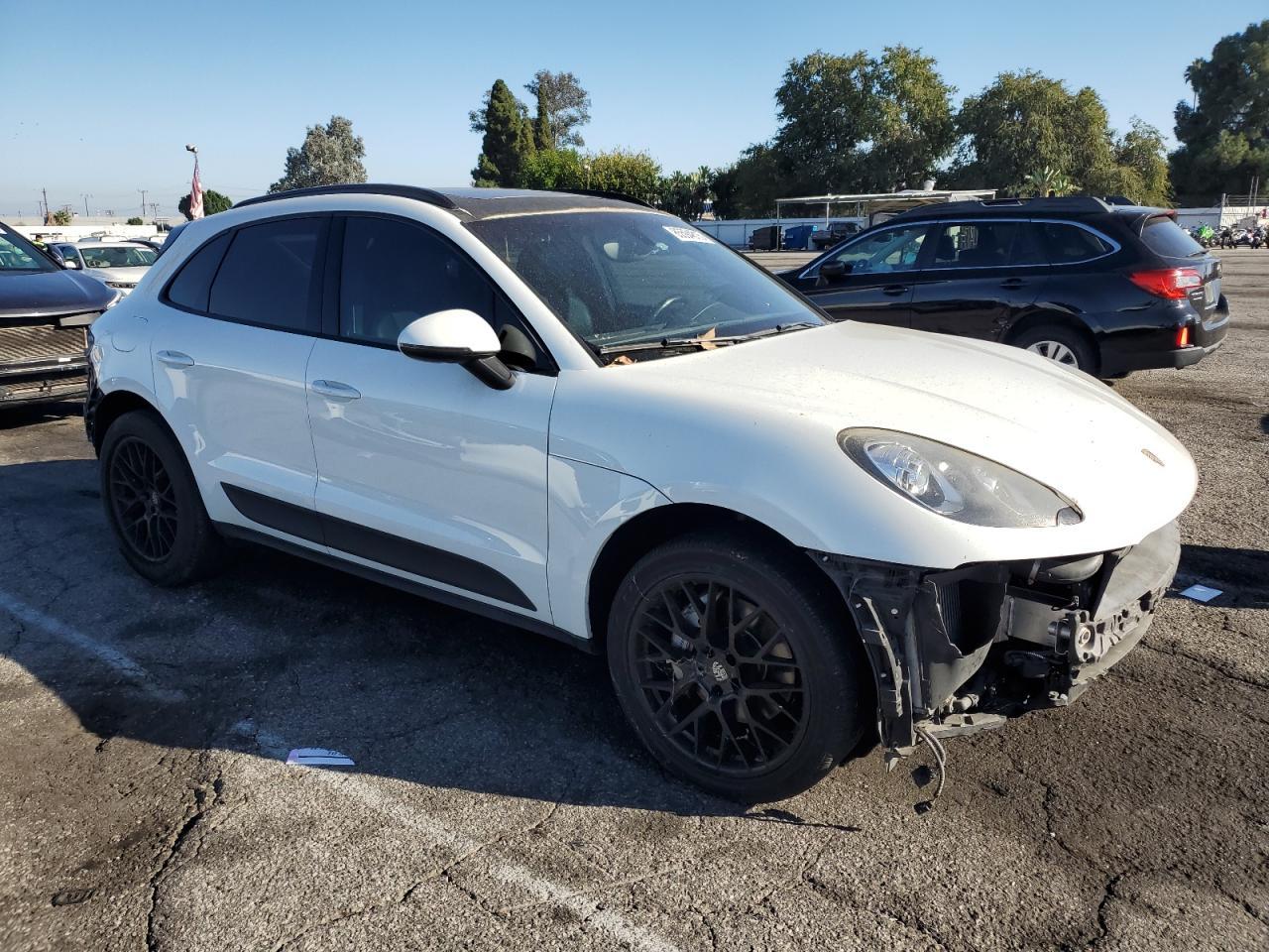 2016 PORSCHE Macan