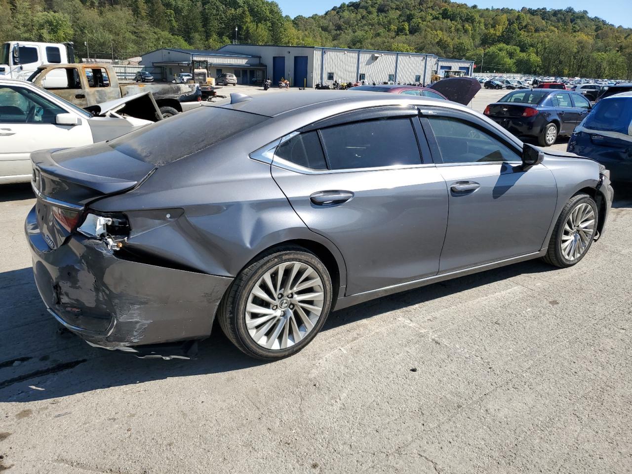 2021 LEXUS Es