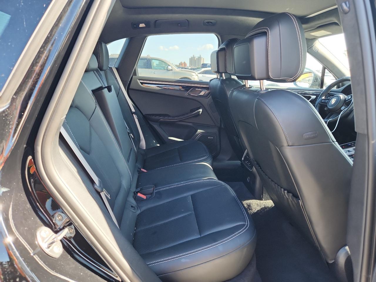2024 PORSCHE Macan