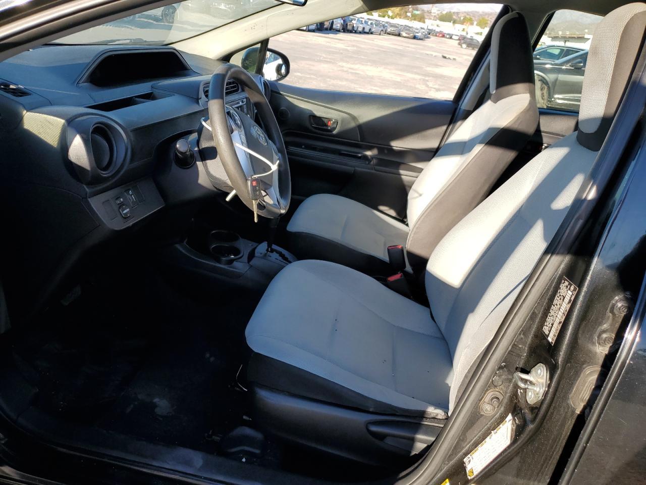2016 TOYOTA Prius c