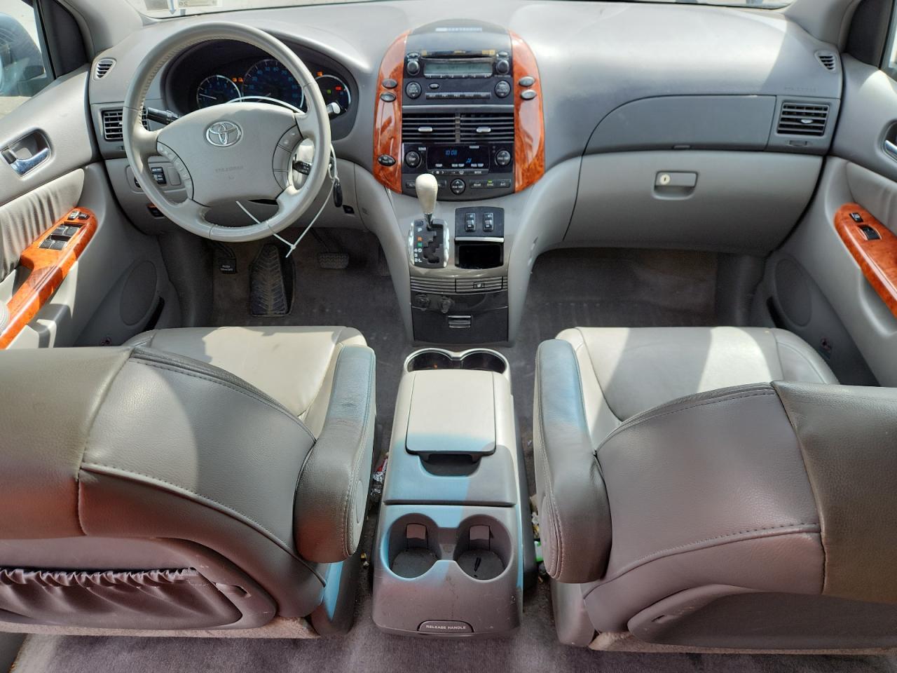 2009 TOYOTA SIENNA