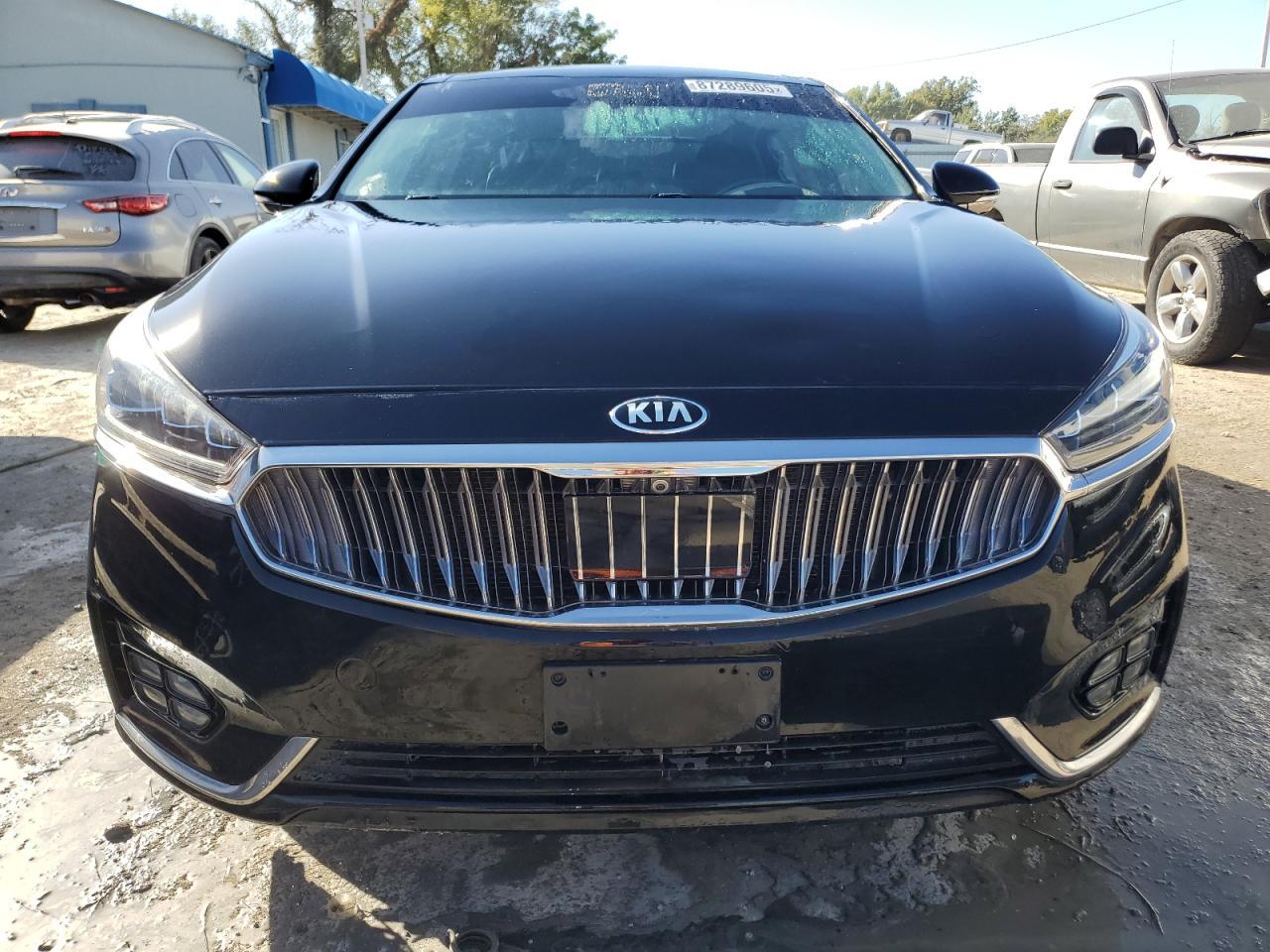 2017 KIA Cadenza