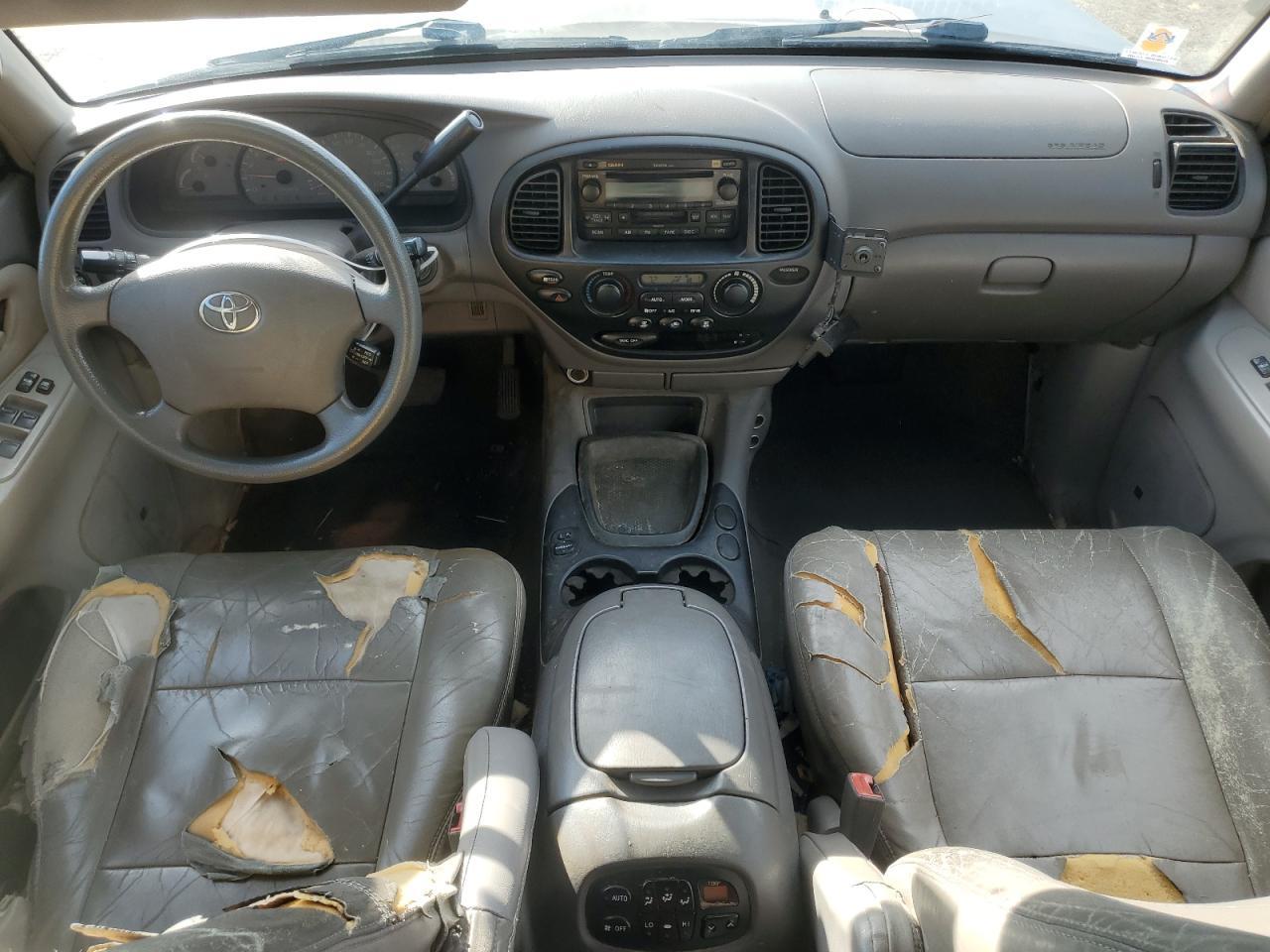 2004 TOYOTA Sequoia