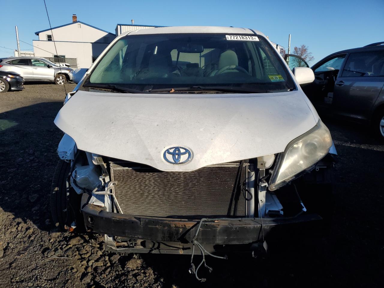 2012 TOYOTA SIENNA
