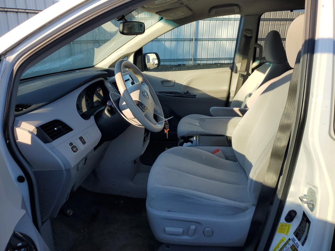 2012 TOYOTA SIENNA
