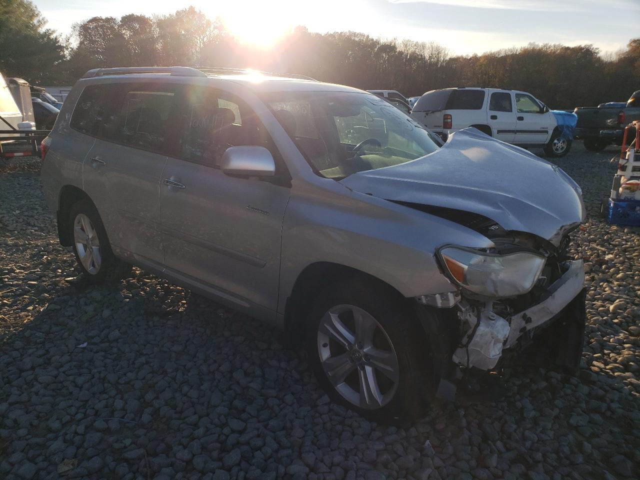 2010 TOYOTA HIGHLANDER