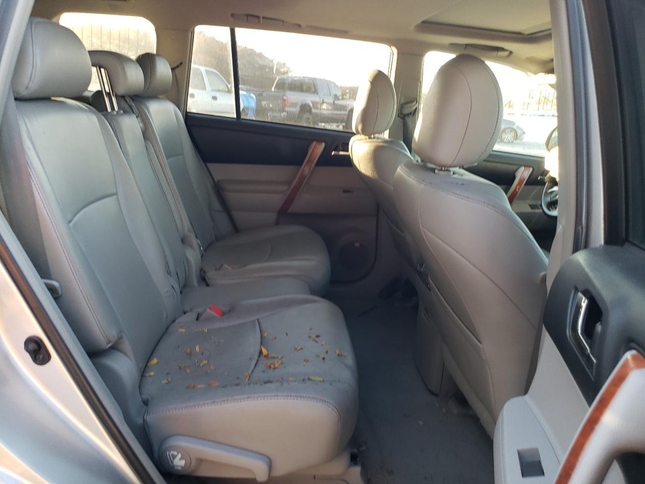 2010 TOYOTA HIGHLANDER