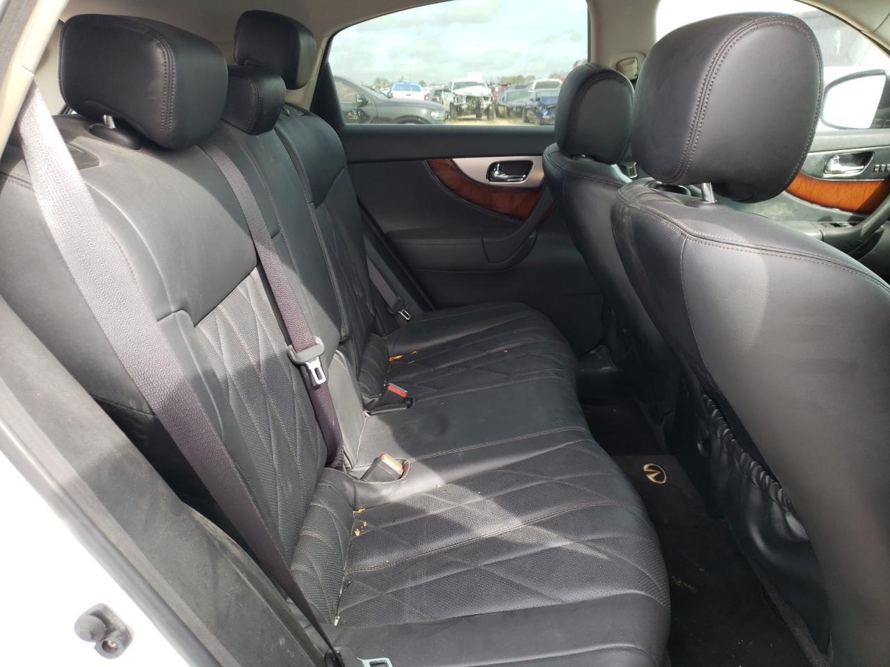 2010 INFINITI FX35