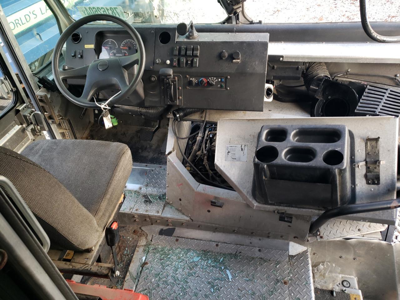 2021 FREIGHTLINER Chassis
