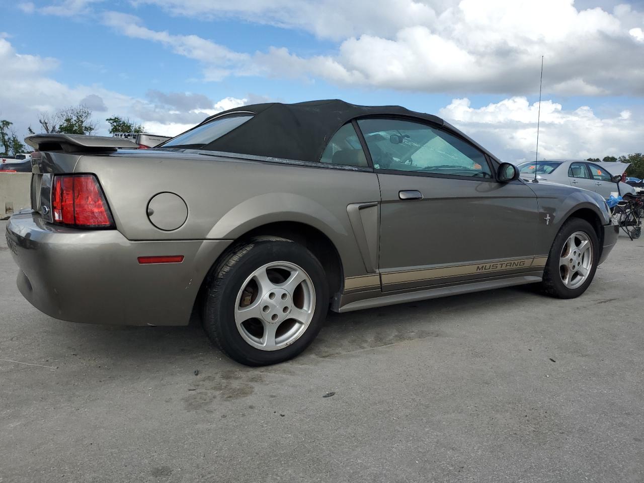 2002 FORD MUSTANG