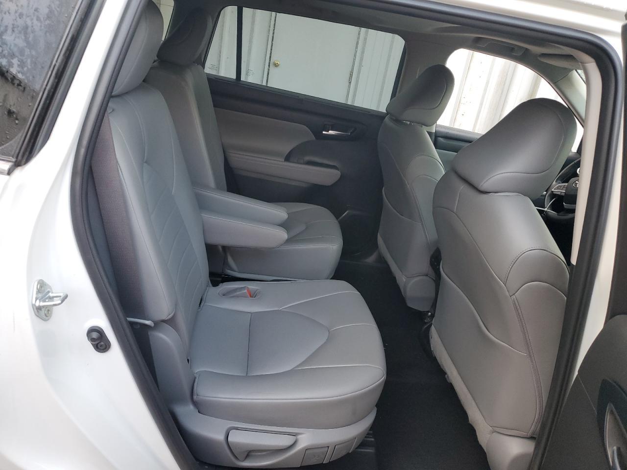 2022 TOYOTA HIGHLANDER