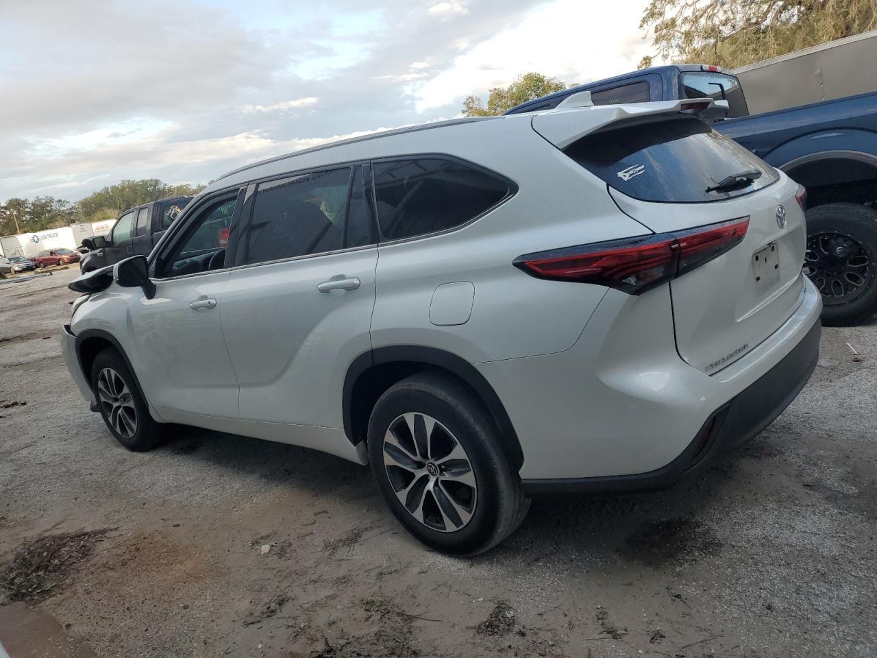 2022 TOYOTA HIGHLANDER