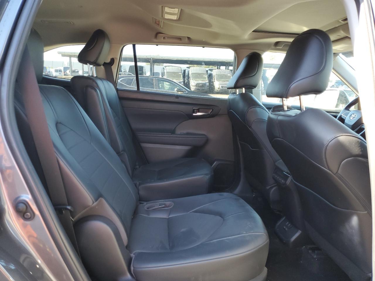 2022 TOYOTA HIGHLANDER