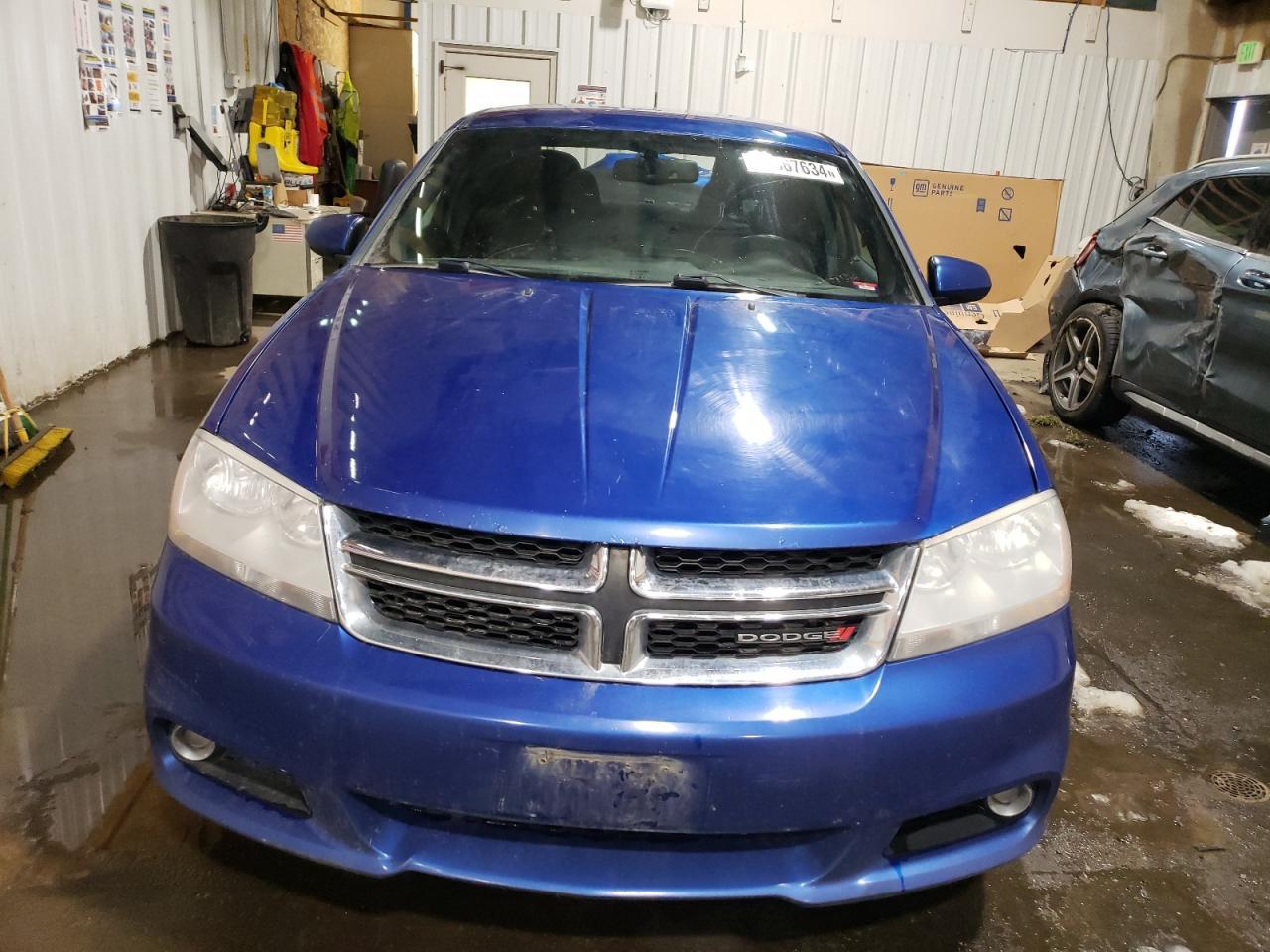 2013 DODGE Avenger