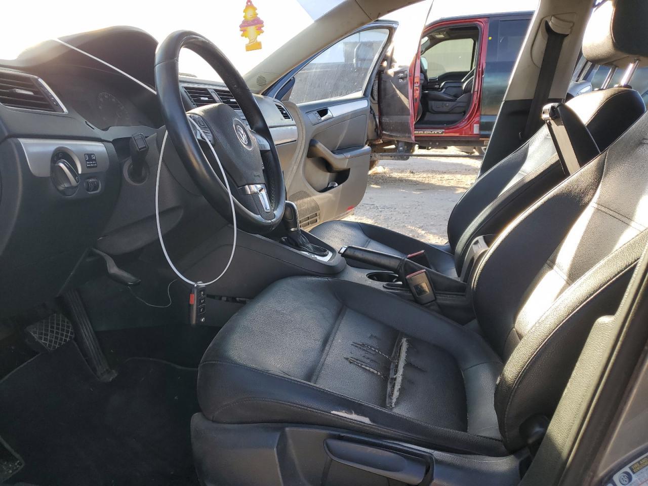 2011 VOLKSWAGEN JETTA