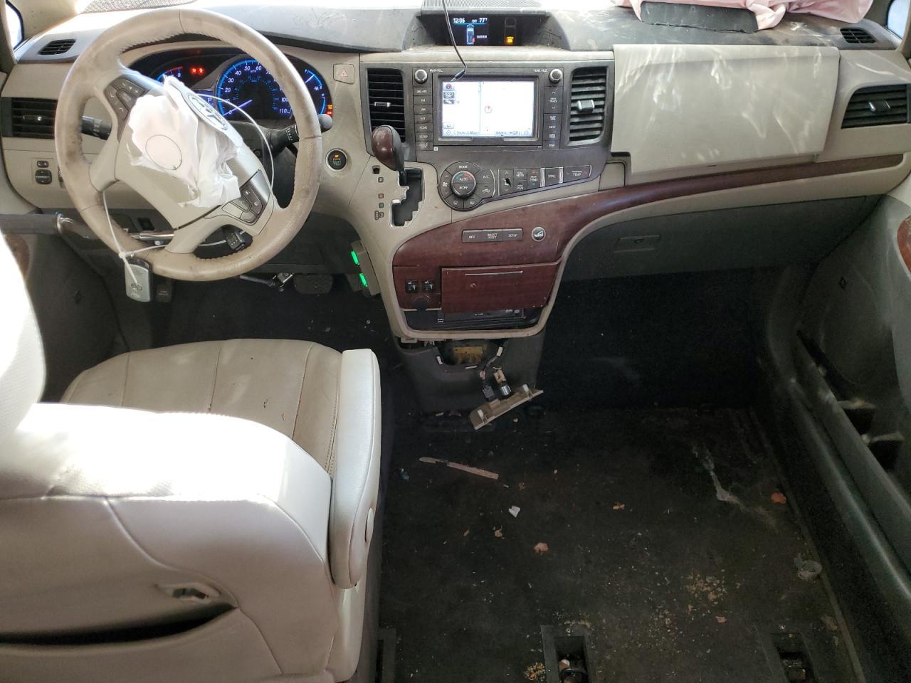 2014 TOYOTA SIENNA