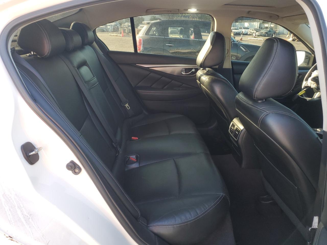 2015 INFINITI Q50