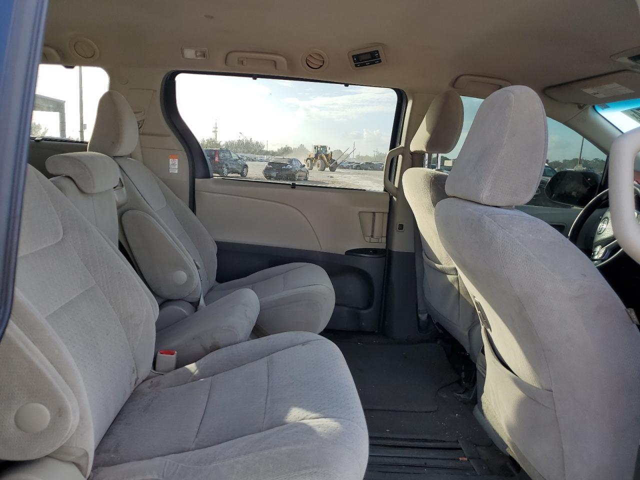 2016 TOYOTA SIENNA