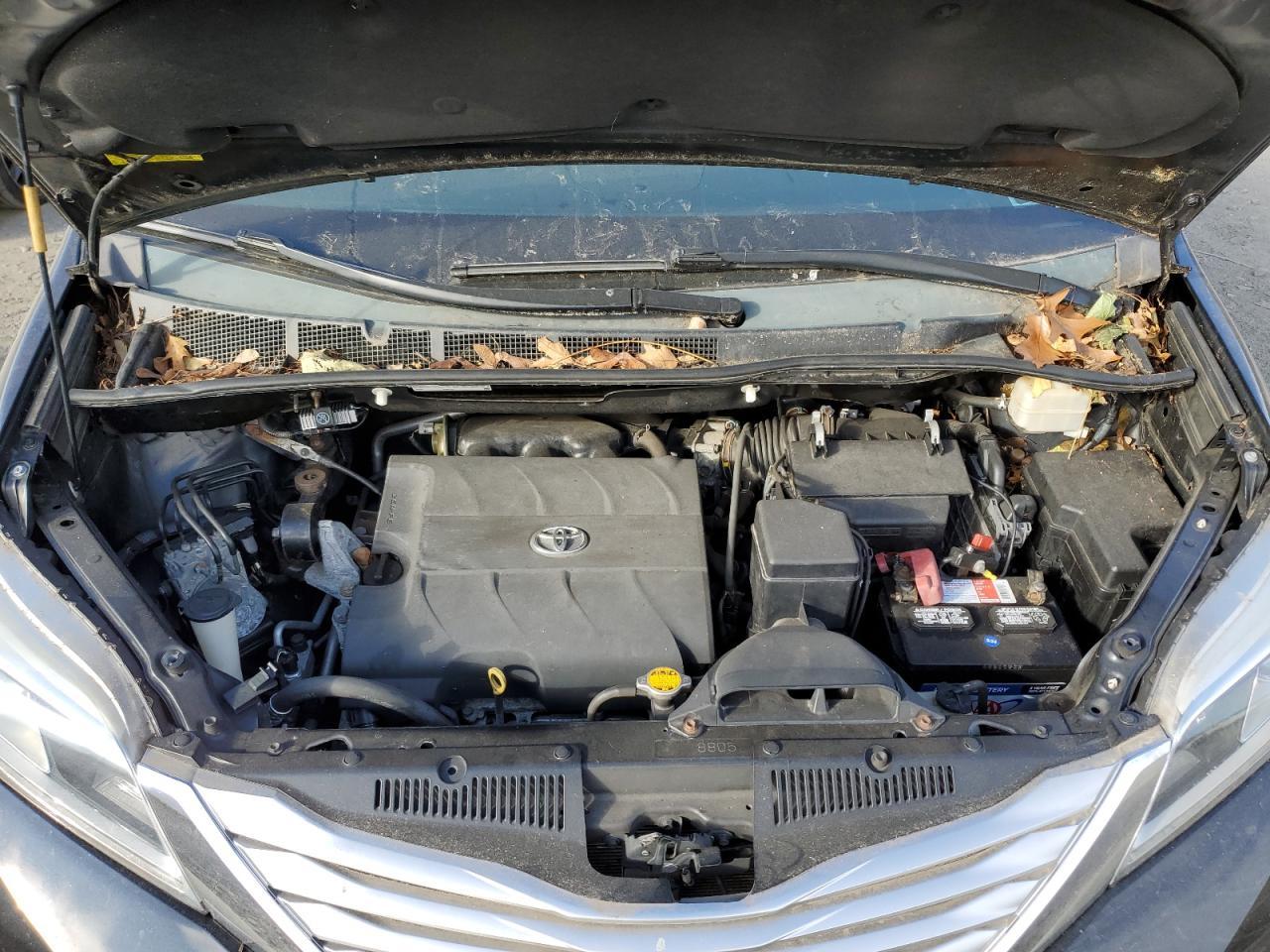 2010 TOYOTA SIENNA