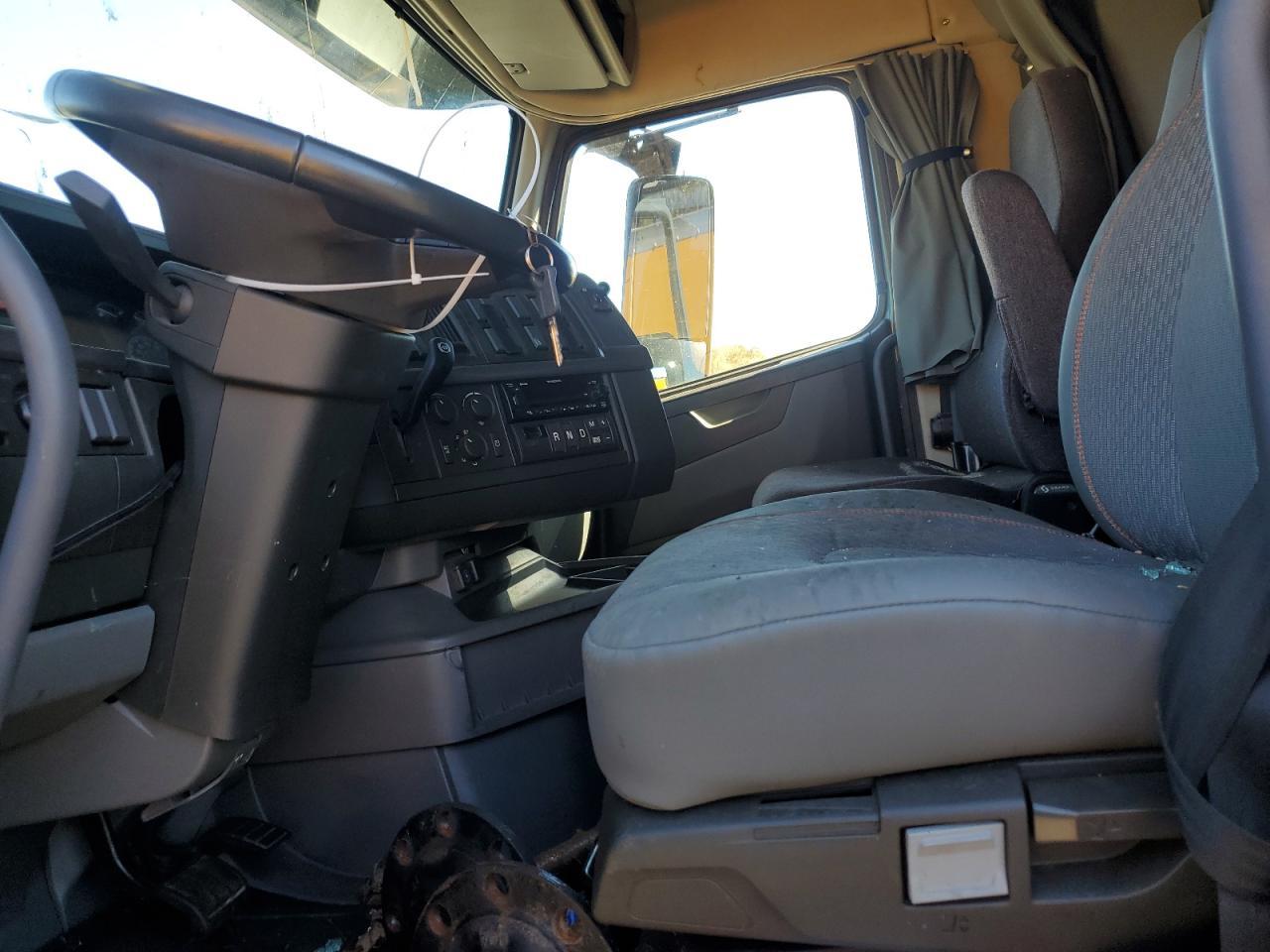2024 VOLVO Vn