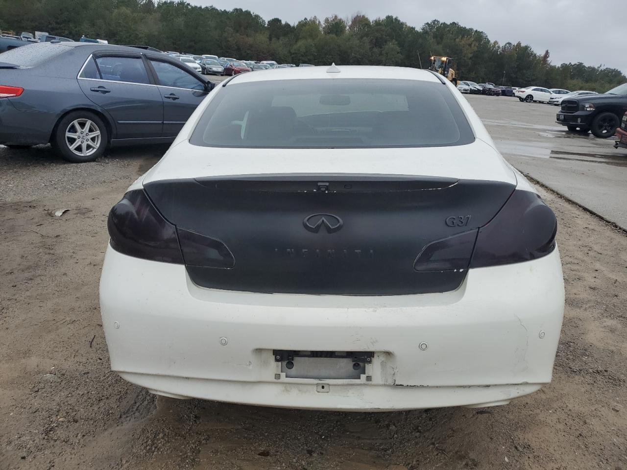 2011 INFINITI G37