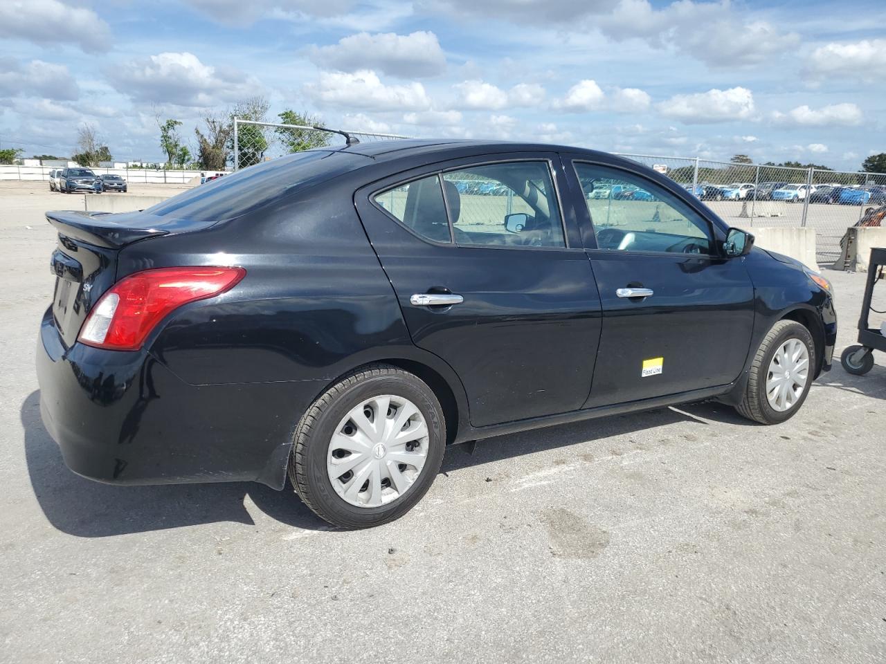 2017 NISSAN VERSA