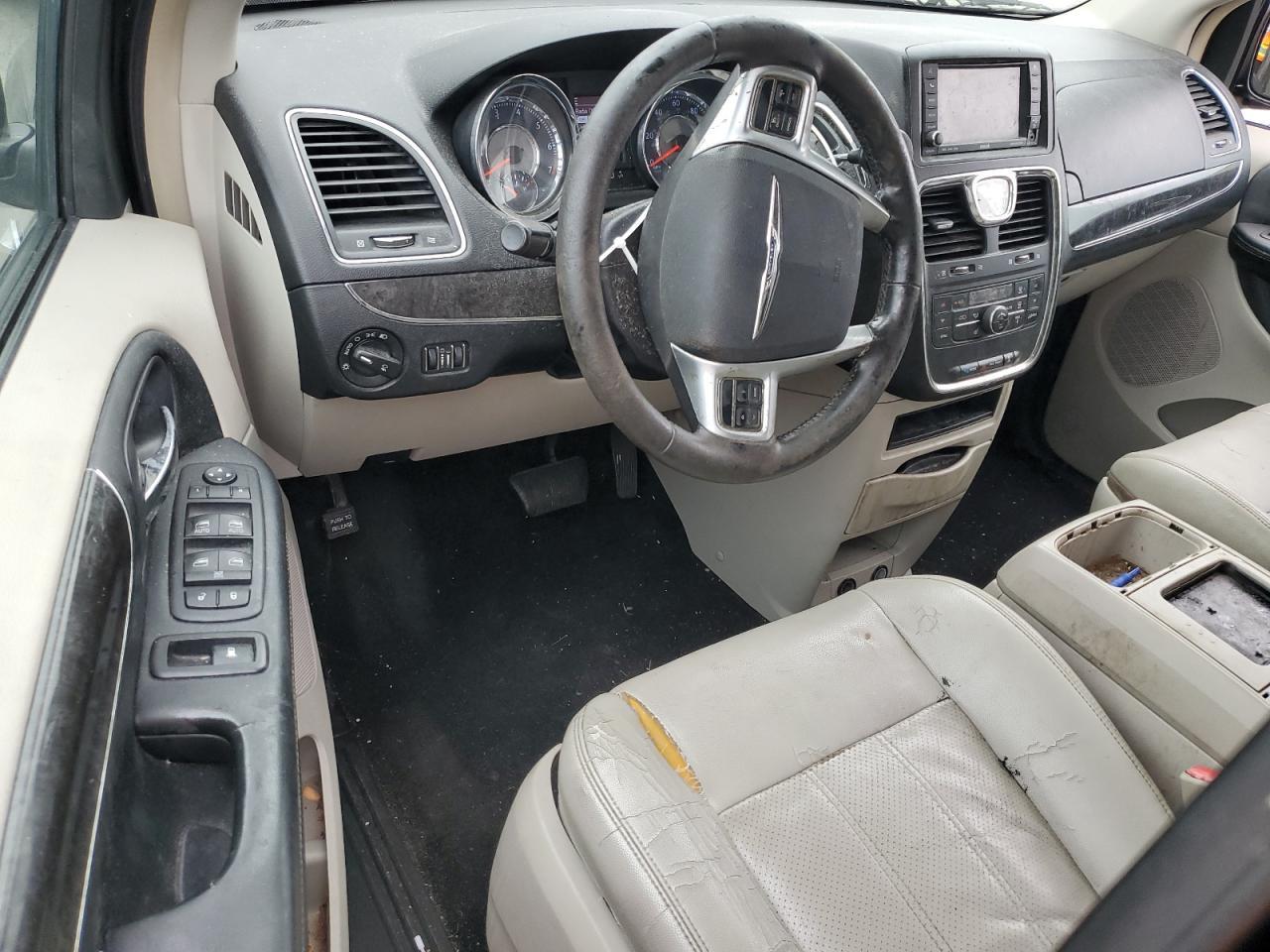 2011 CHRYSLER Town & Country