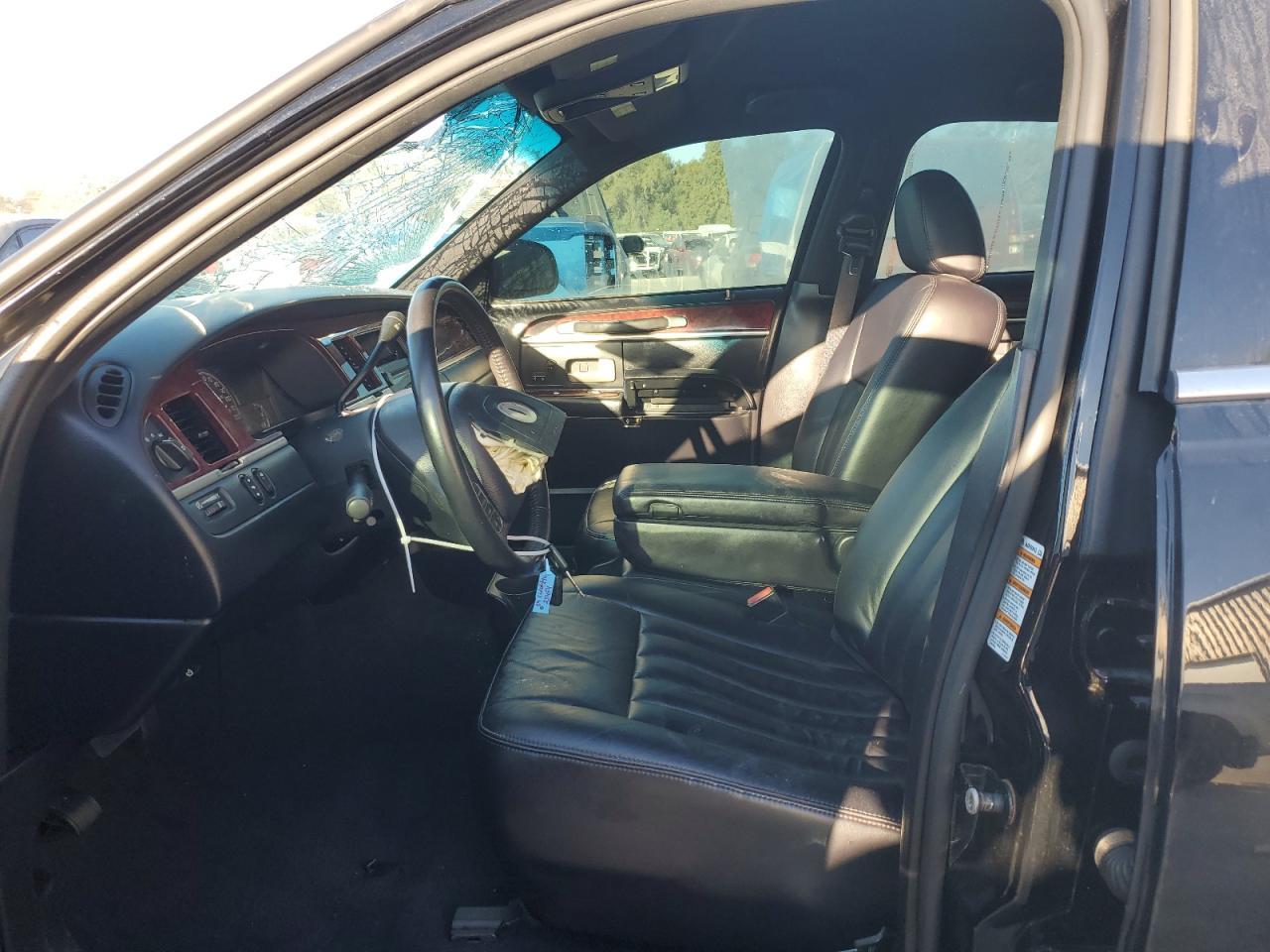2004 LINCOLN Town Car