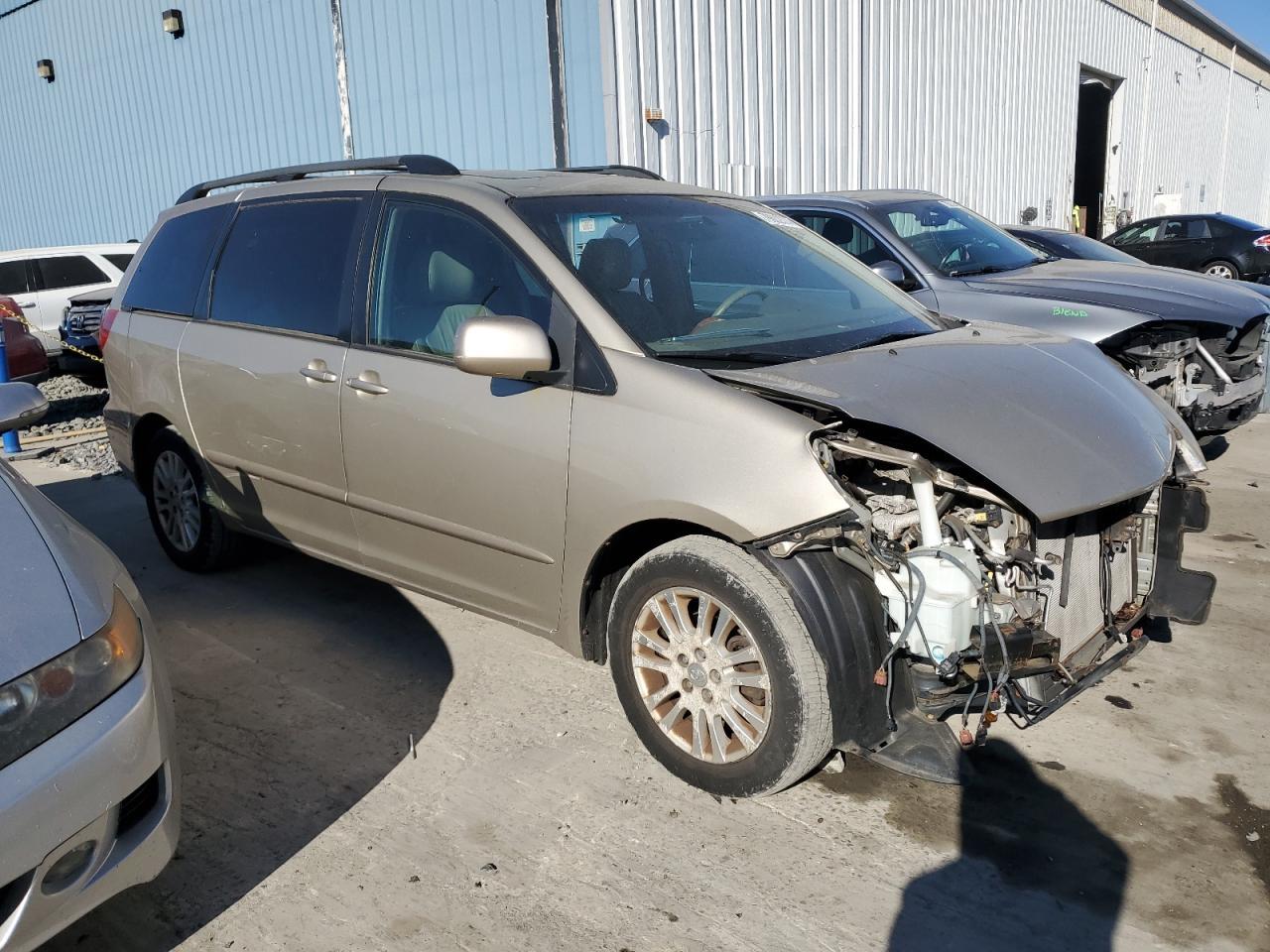 2010 TOYOTA SIENNA