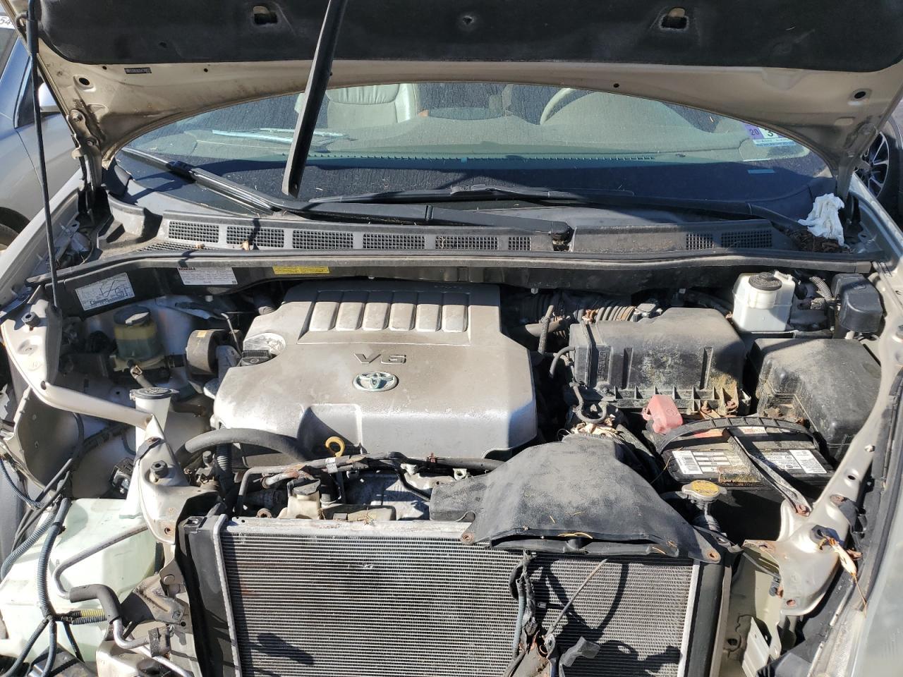 2010 TOYOTA SIENNA