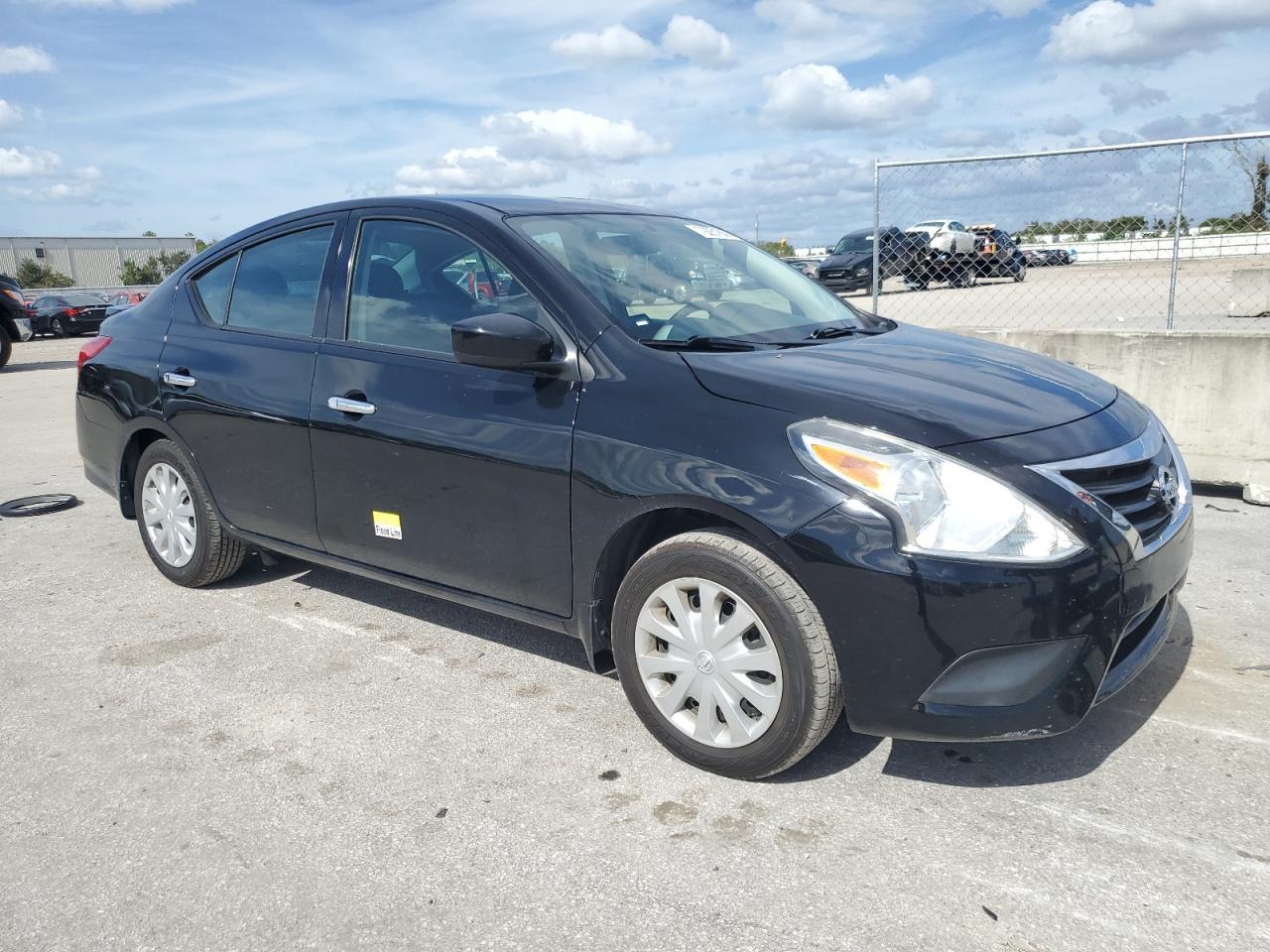 2017 NISSAN VERSA